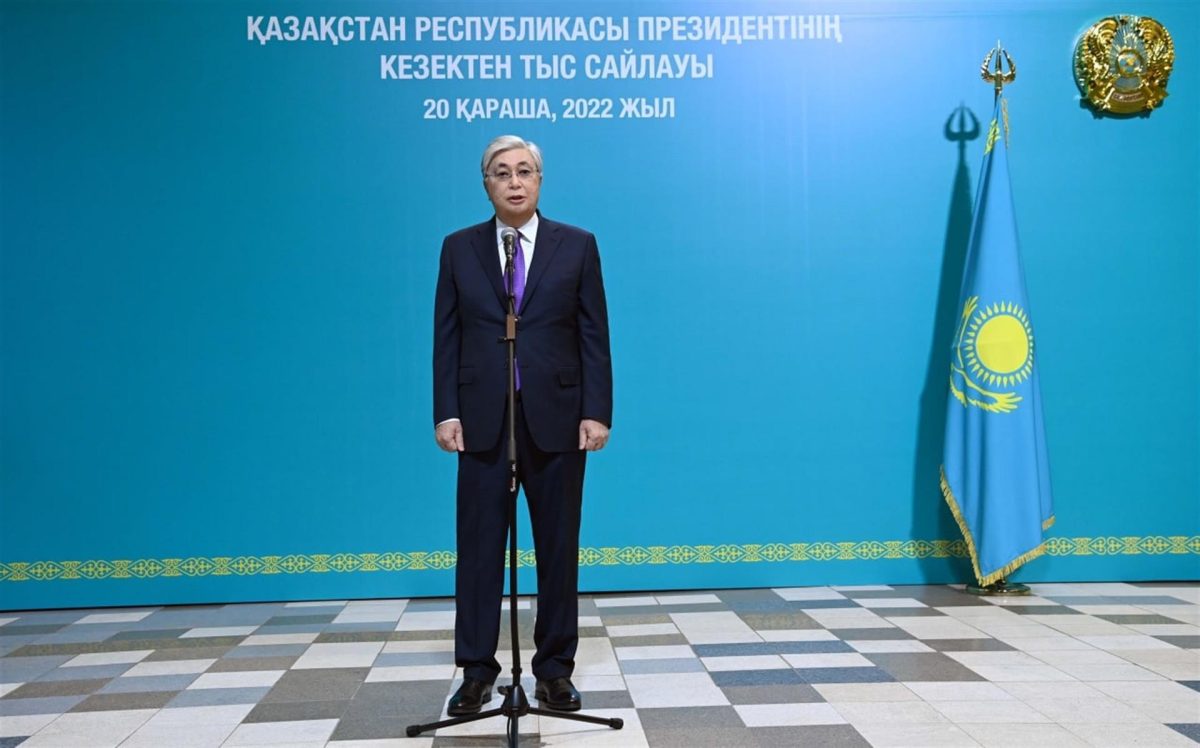 El presidente de Kazajistán, Kasim-Yomart Tokáyev, hace unas declaraciones tras su participación en los comicios presidenciales kazajos. EFE/ Presidencia de Kazajistán