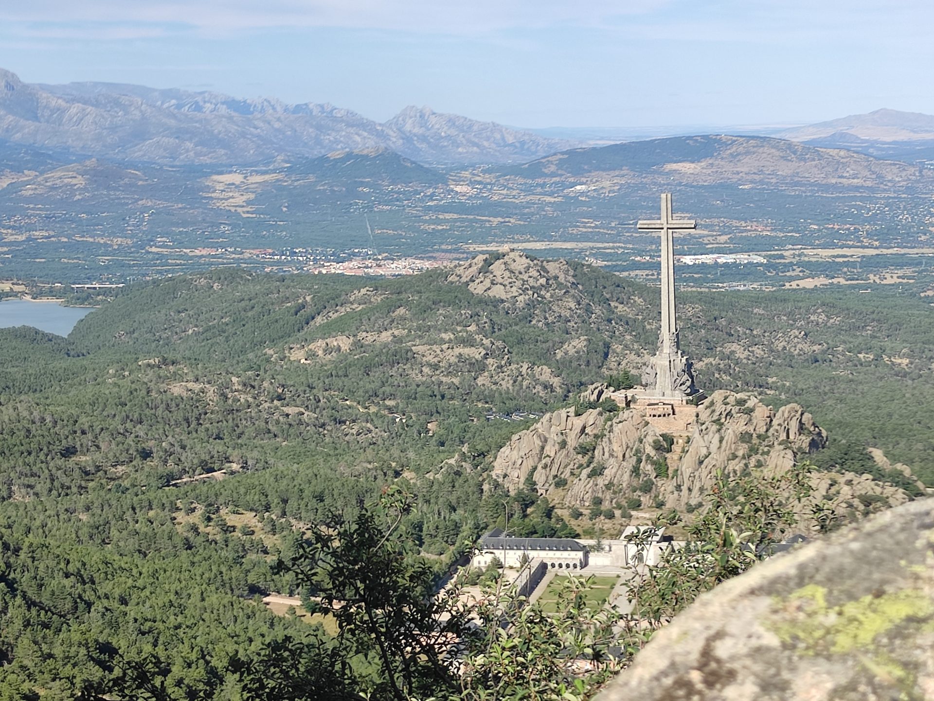 Vista de la cruz del Valle de los Caídos, que Madrid quiere proteger de la Ley de Memoria Histórica.