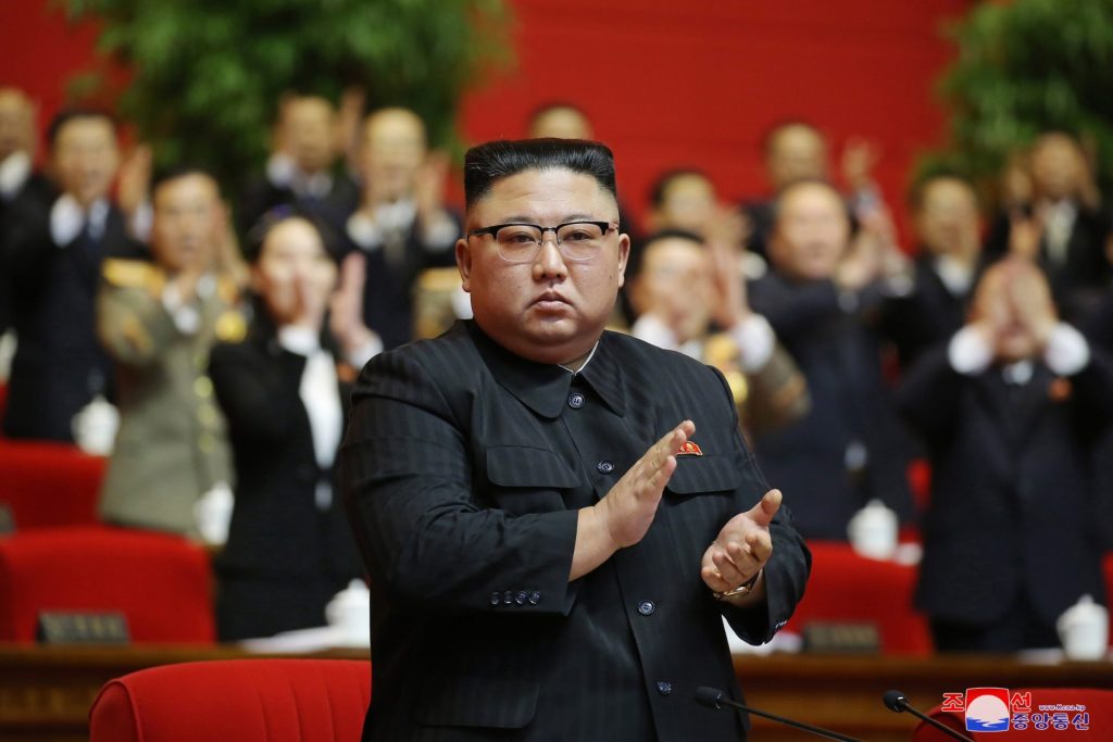 Corea del Norte lanza dos misiles balísticos hacia el mar de Japón y Seúl dice que fueron de medio alcance