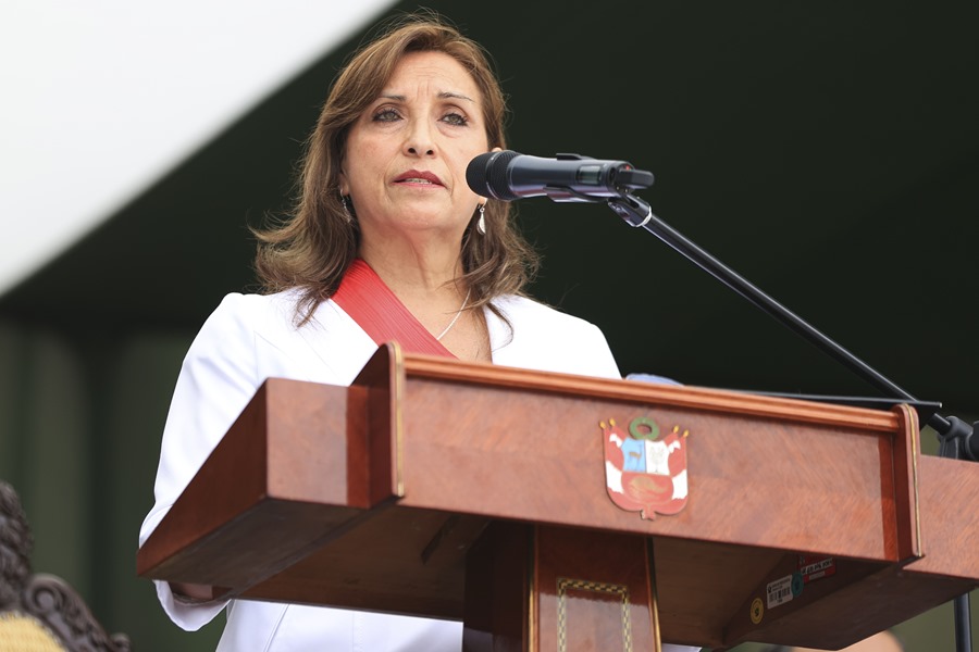 Dina Boluarte durante uma cerimônia de graduação militar em Lima. EFE/Jhonel Rodriguez Robles/Presidência do Peru