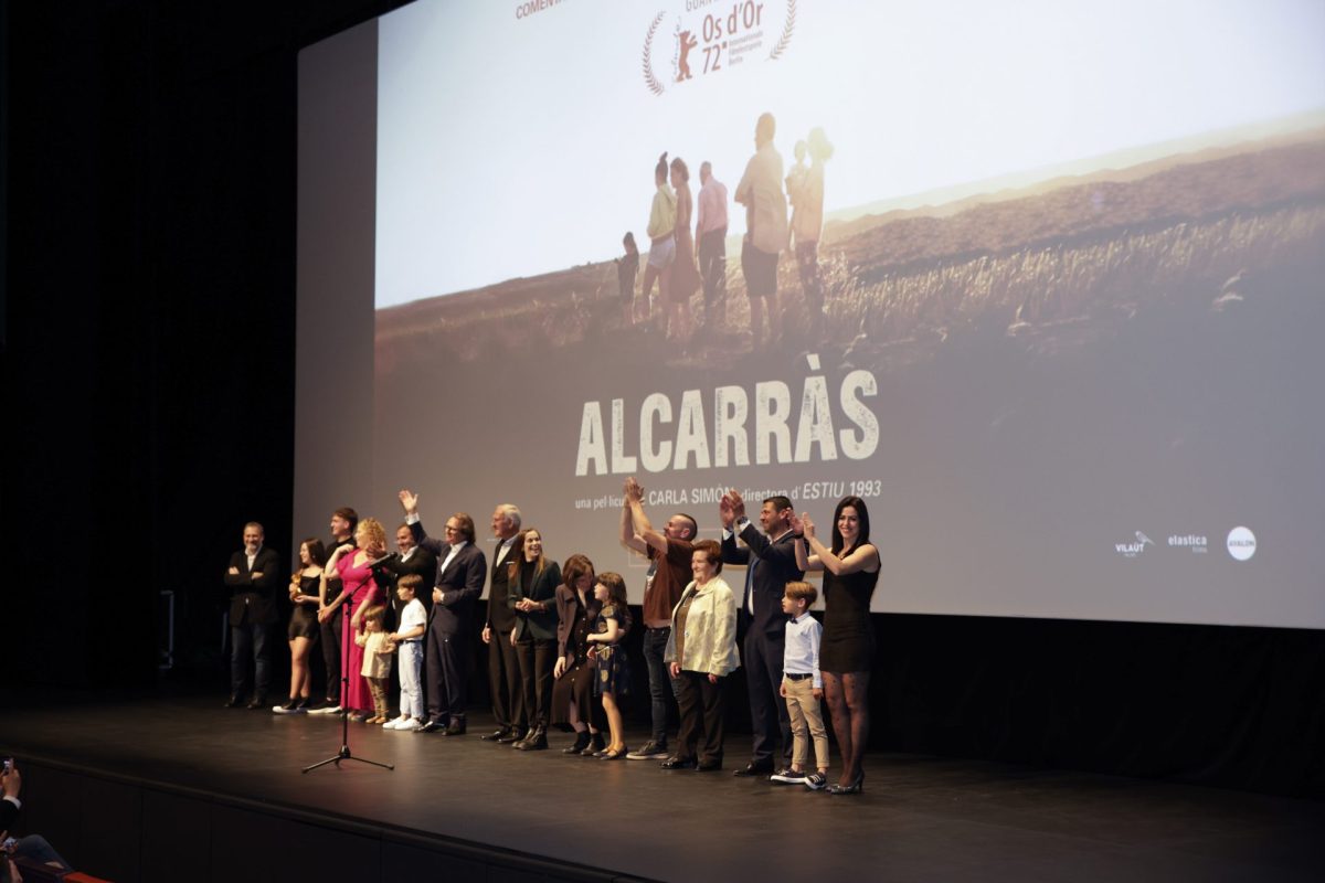 El elenco de "Alcarràs" de obra de Carla Simón premiada con el Oso de Oro de la última Berlinale en el preestreno mundial en Lleida