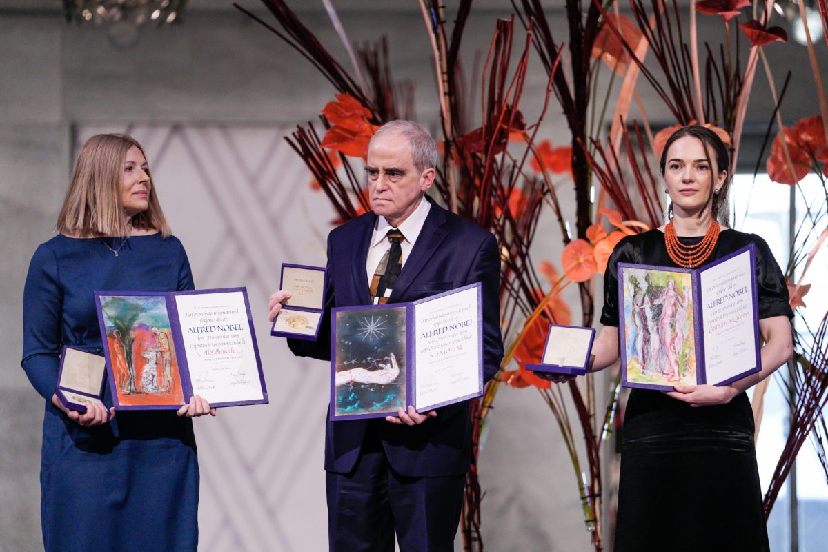 Los premiados con el Nobel de la Paz defienden la labor de la sociedad civil al recibir el premio