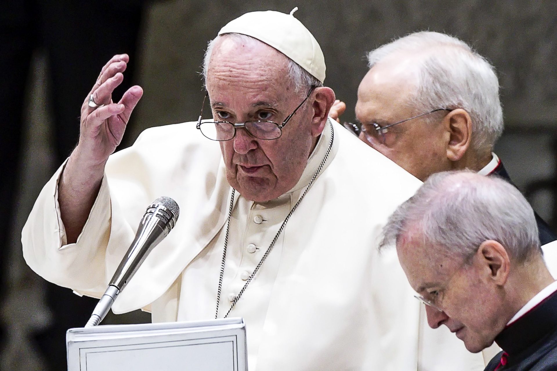 El papa Francisco en la audiencia general de este miércoles en el Vaticano, en la que ha pedido una oración por Benedicto XVI.