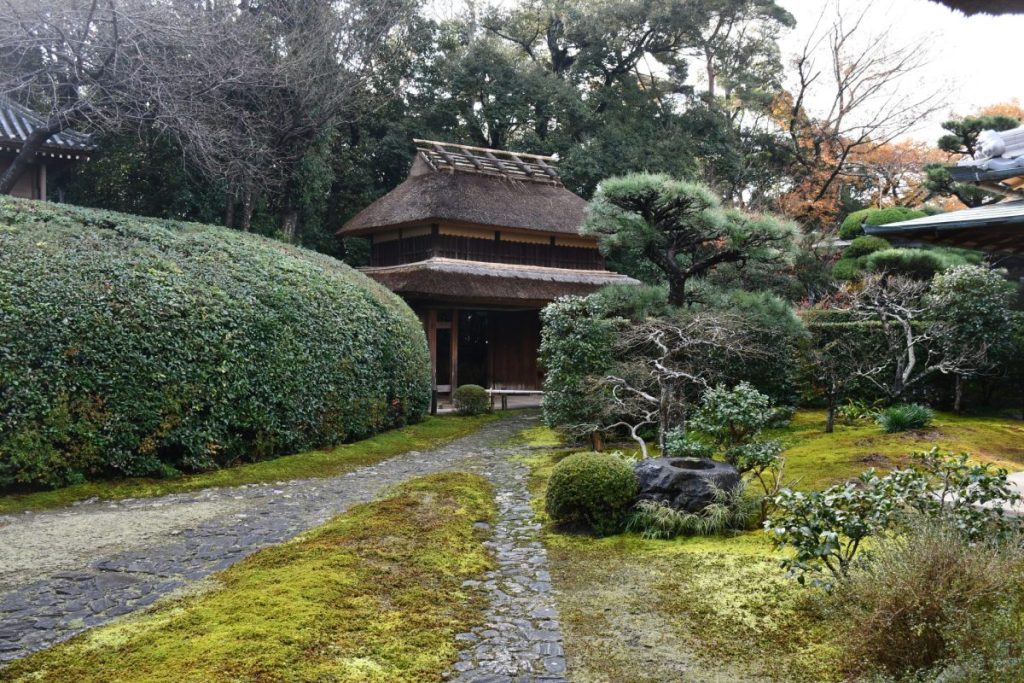 El templo Jikoin, situado en la ciudad de Yamatokoriyama (Japón), cuyo recinto ahora combina gastronomía y religión.