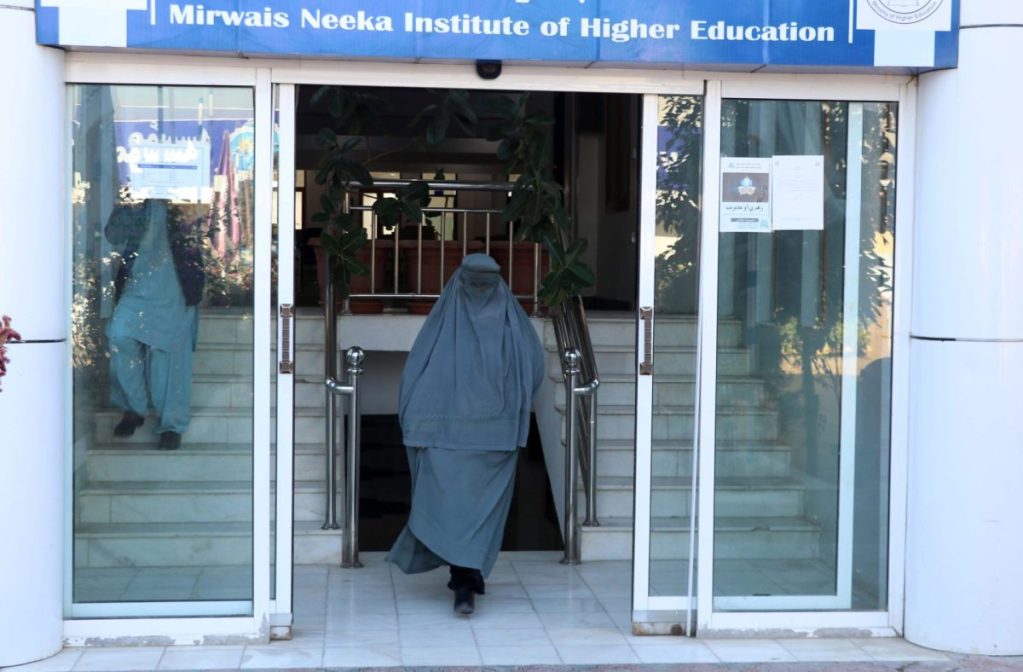 Las mujeres no podrán ir a las universidades tras el veto talibán en Afganistán