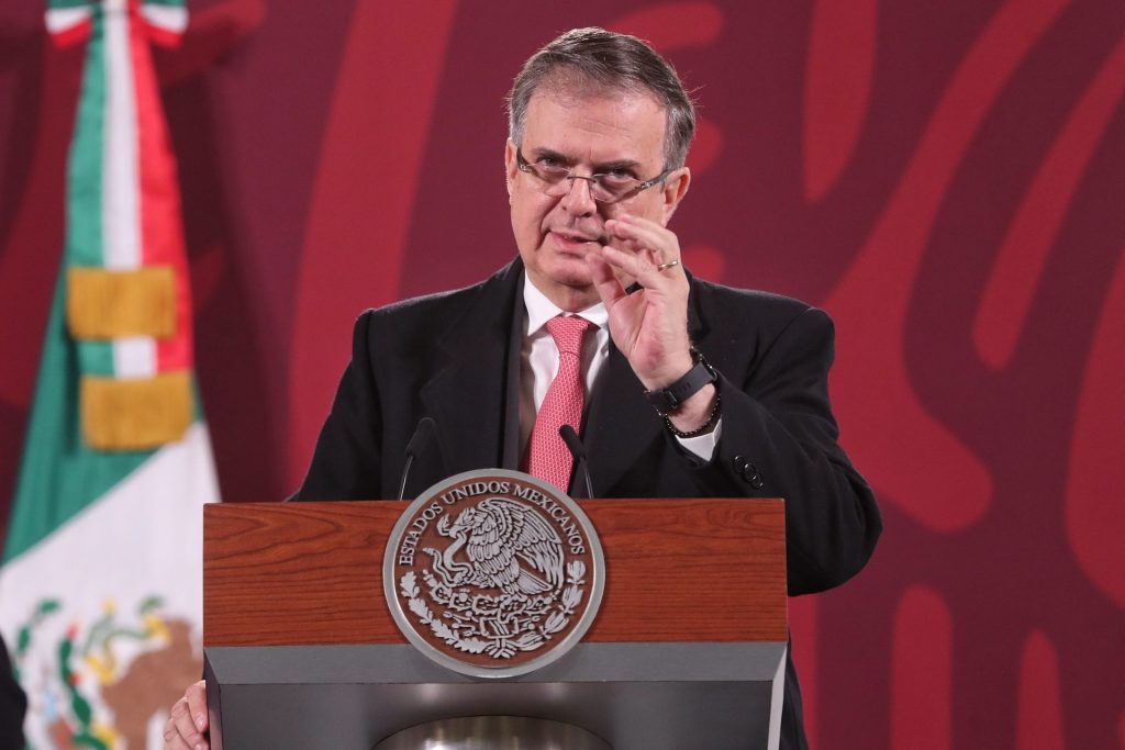 Perú expulsa al embajador mexicano y da salvoconducto a la familia de Castillo