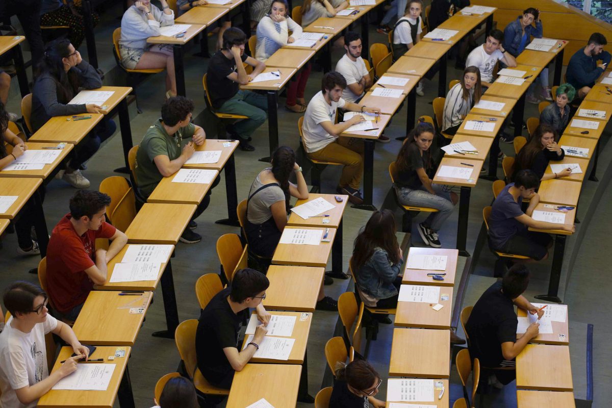 Imagen de archivo de un examen de la Evaluación de Bachillerato para el Acceso a la Universidad (EBAU) en la Universidad Complutense de Madrid.