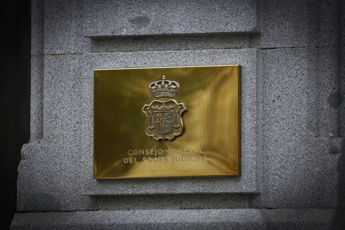 Imagen de archivo de la placa de la fachada de la sede del Consejo General del Poder Judicial (CGPJ) en Madrid.