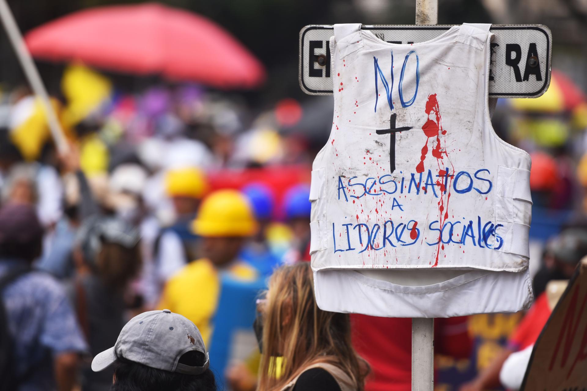 Un chaleco con mensaje que pide el alto a los asesinatos de líderes sociales en Colombia, en una fotografía de archivo. EFE/Ernesto Guzmán Jr