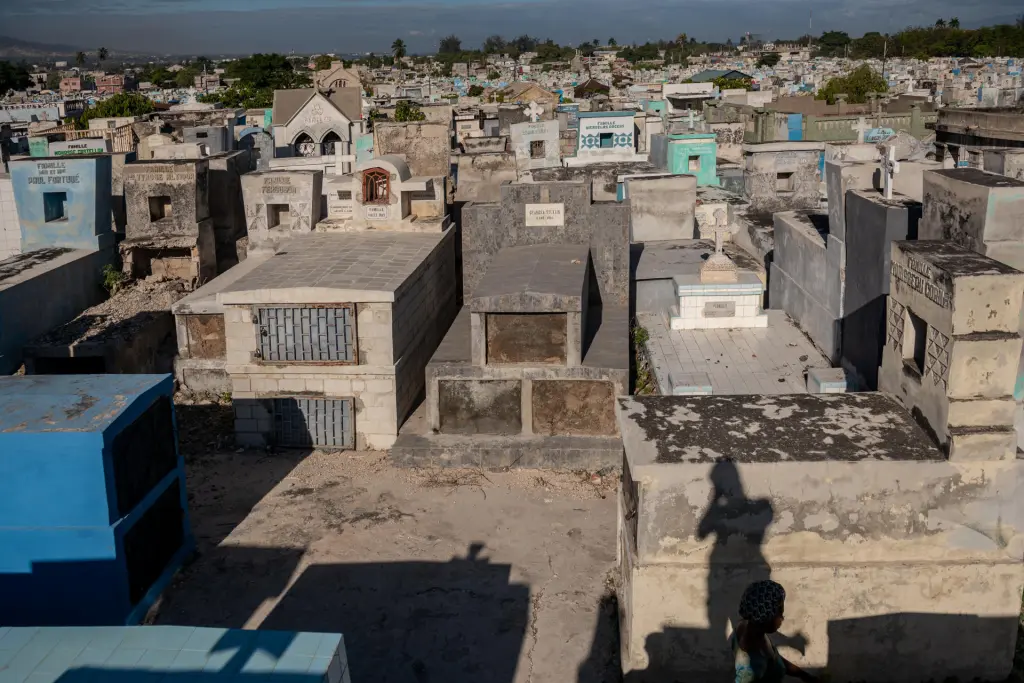 Vista general del Cementerio General, el 10 de diciembre de 2022, en Puerto Príncipe (Haití). EFE/Johnson Sabin
