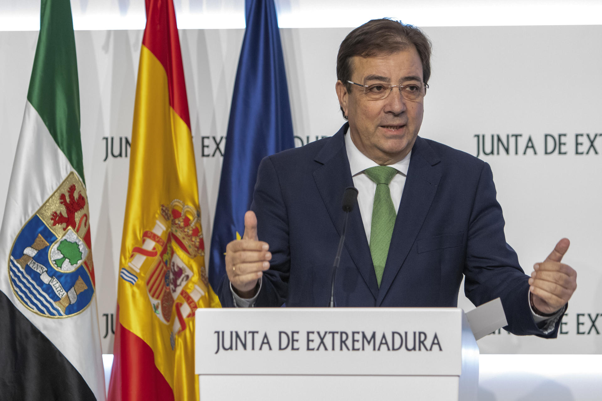 El presidente de la Junta de Extremadura, Guillermo Fernández Vara, comparece en rueda de prensa este viernes para informar de los asuntos del último Consejo de Gobierno del año y hacer balance de 2022. EFE/Jero Morales