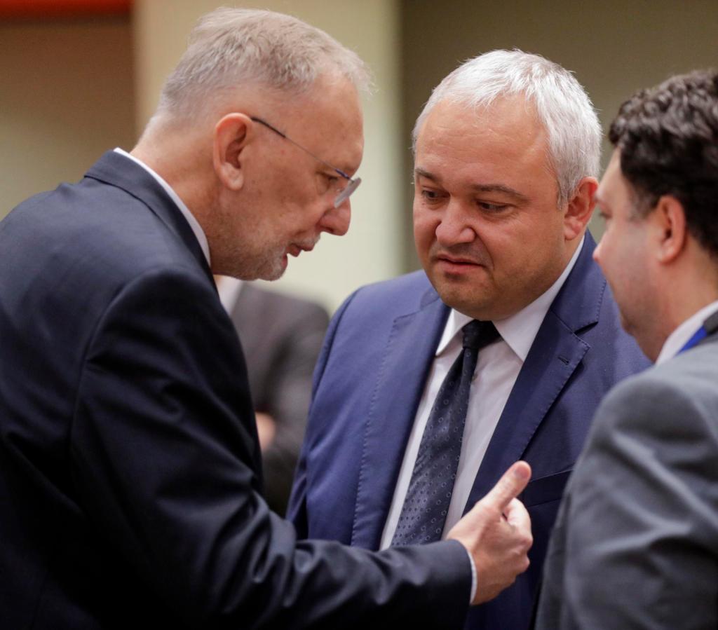 El Ministro del Interior de Bulgaria, Ivan Demerdzhiev (centro), y el Ministro del Interior y Viceprimer Ministro de Croacia, Davor Bozinovic.