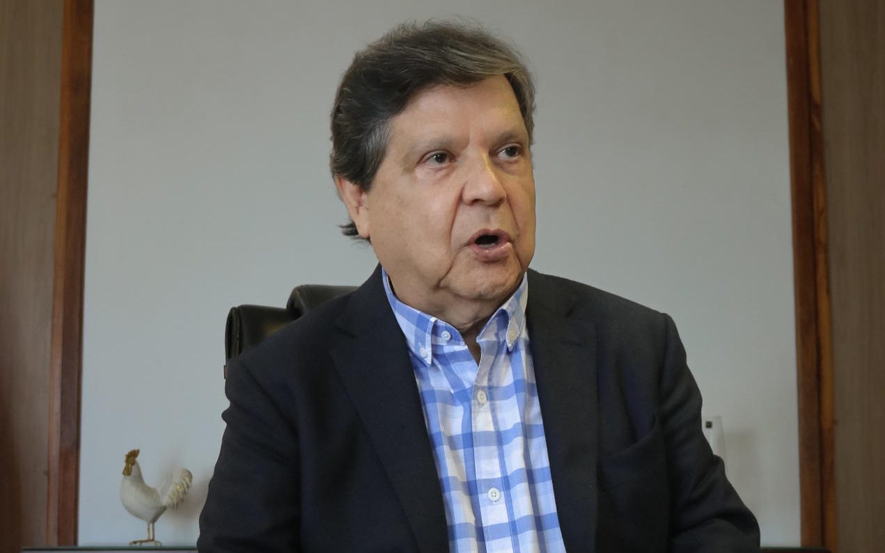 El exministro paraguayo de Relaciones Exteriores, Euclides Acevedo, habla en entrevista con Efe el 14 de diciembre de 2022, en Asunción (Paraguay). EFE/ Rubén Peña
