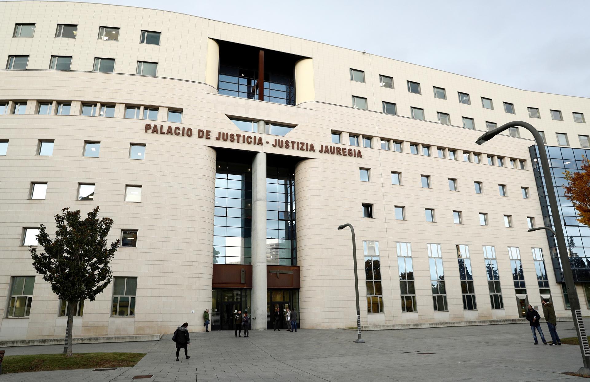 Imagen de archivo de la fachada del Palacio de Justicia de Navarra. EFE/Villar López