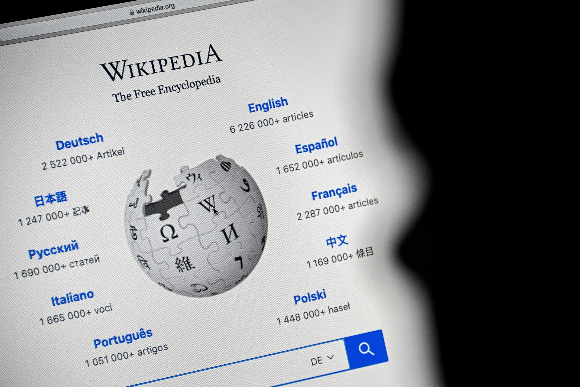 Vista de la página principal de la enciclopedia Wikipedia. Rusia lanzará en 2023 su propia Wikipedia.