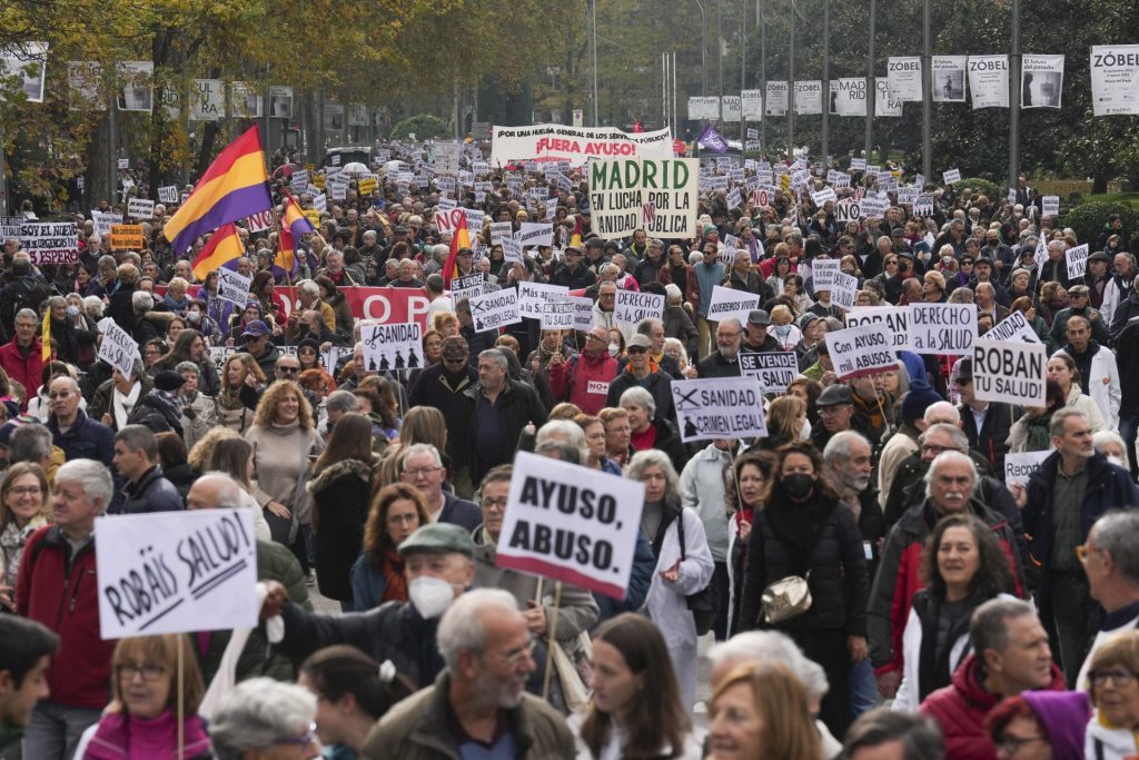Más de 10.000 personas protestan en Madrid contra privatización de la sanidad
