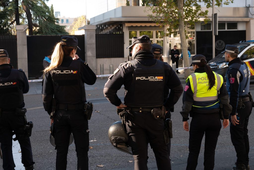 Los sobres sospechosos detectados en España contenían pólvora y pequeños trozos de metralla