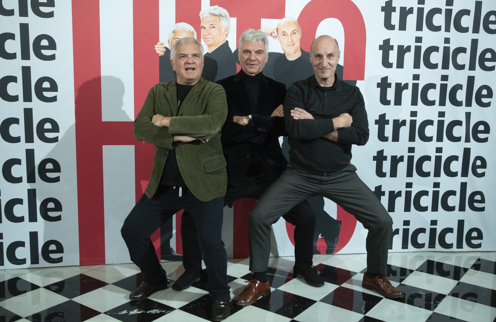 Los integrantes del grupo cómico Tricicle, (i-d) Joan Gràcia, Carles Sans y Paco Mir, antes de su despedida con su última función "HITS-CHIMPUM!" hoy Domingo en el Gran Teatre del Liceu, en Barcelona.