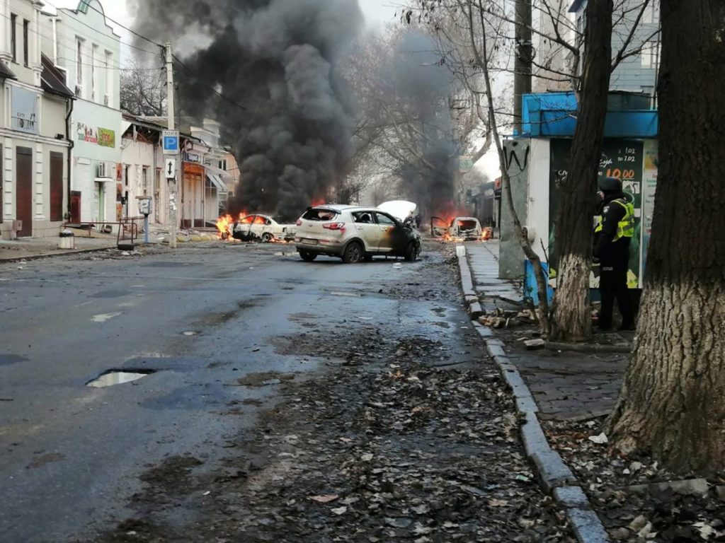 Una calle de Jersón tras un bombardeo ruso.