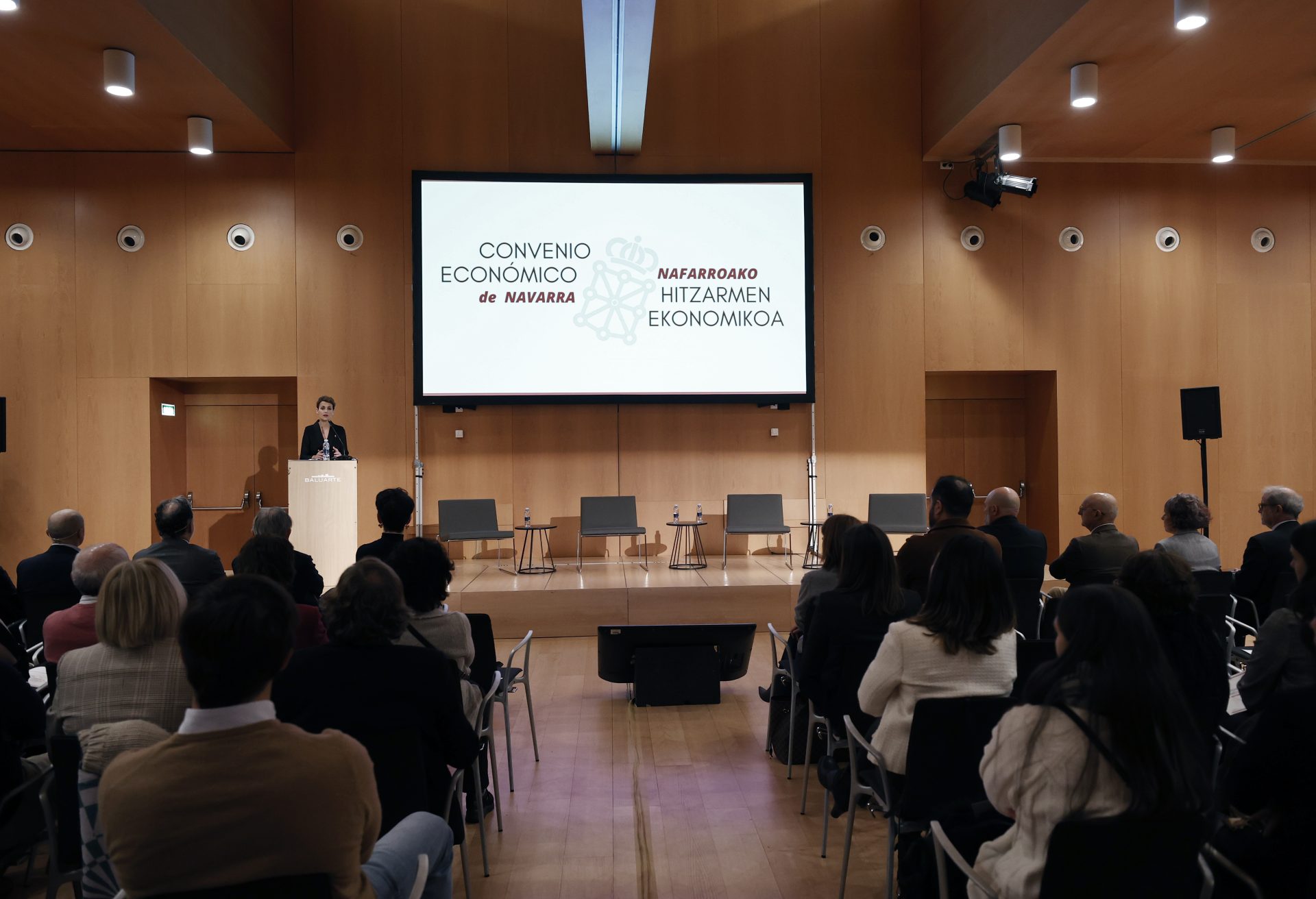 La presidenta de Navarra María Chivite ha inaugurado una jornada sobre el Convenio Económico