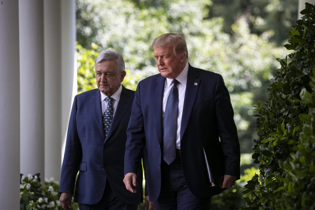 López Obrador evade el tema del muro fronterizo que presumió Trump