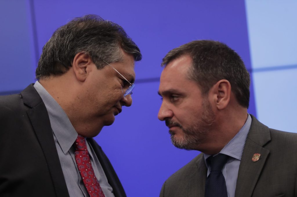 El ministro de Justicia de Brasil, Flávio DinO (i), junto al director general de la Policía Federal, Andrei Rodrigues, el pasado 9 de enero en Brasilia