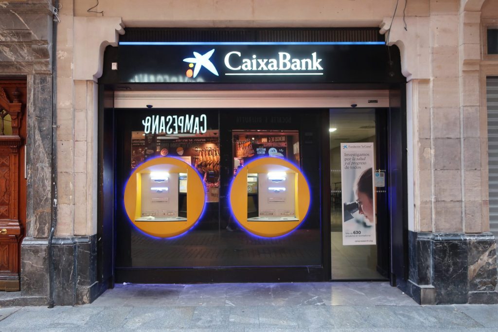 Cajero automático de CaixaBank en el Casco Viejo de Bilbao.