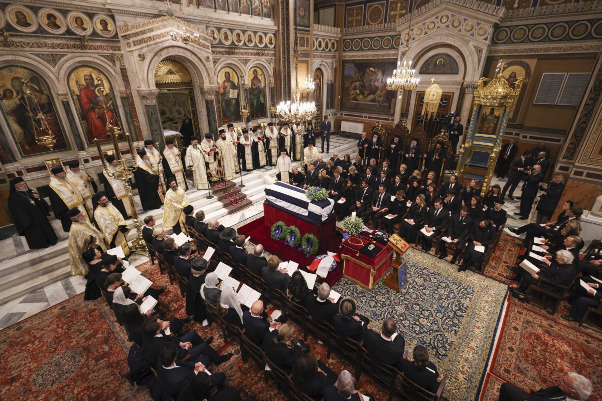 Vista general de los asistentes al funeral del exrey de Grecia Constantino II en la Catedral Metropolitana de Atenas.