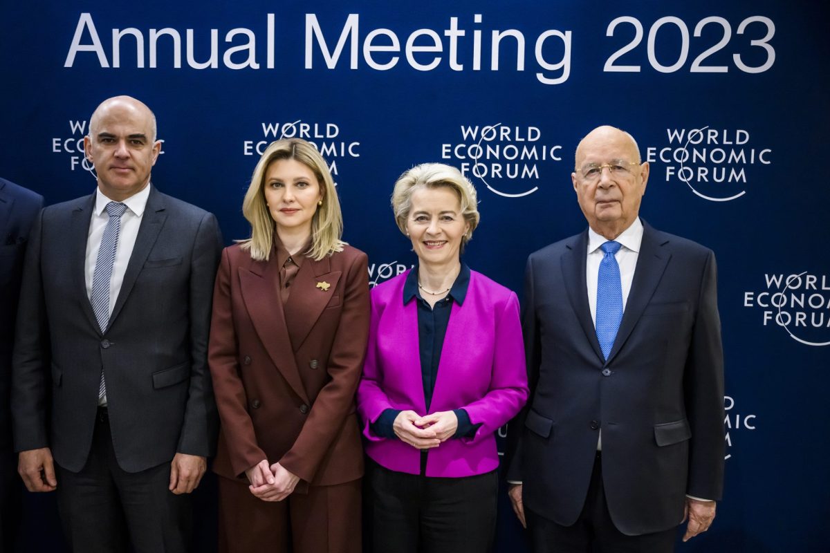 Foto de familia de Davos donde se plantean la creación de un club de materias primas criticas para hacer frente a China