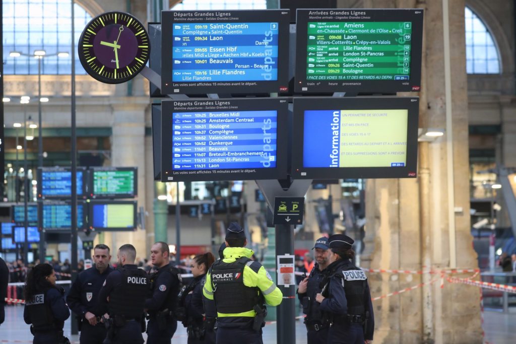 Policías frances en la Estación del Norte de París este miércoles.