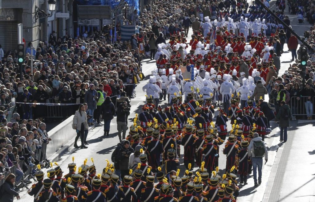 Un momento de la celebración de la Tamborrada Infantil celebrada con motivo de las fiestas de San Sebastián, este viernes.