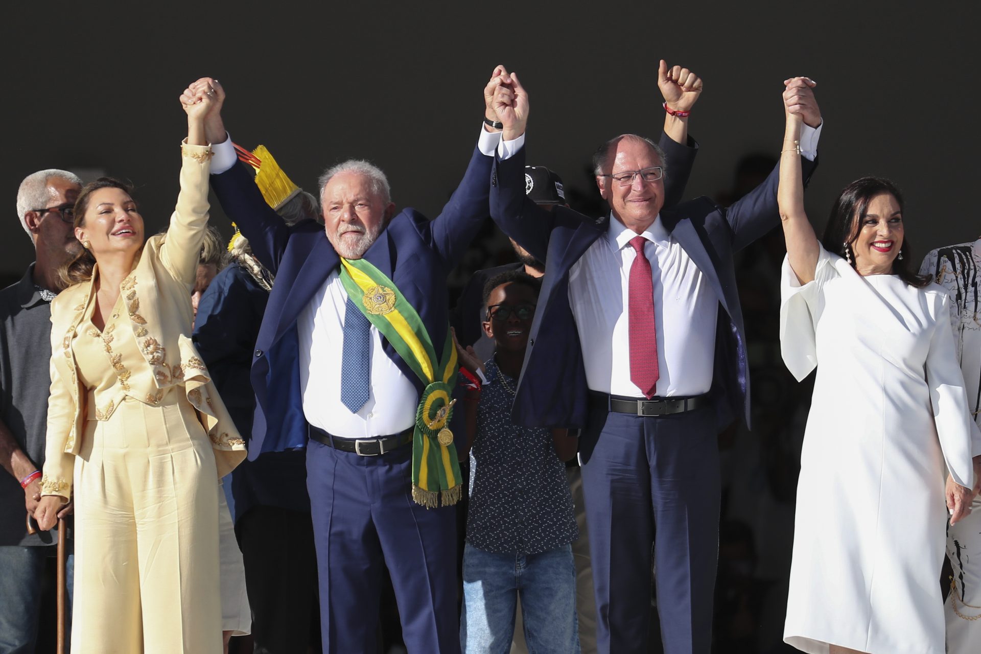 Lula completa 100 días turbulentos de control de cuarteles y gestos sociales 