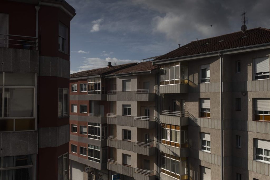 Vista de un bloque de viviendas en Ourense