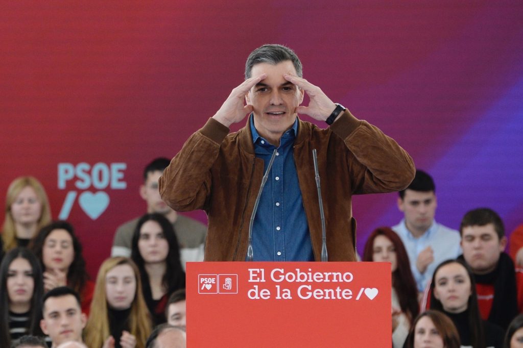 El secretario general del PSOE y presidente del Gobierno, Pedro Sánchez, participa hoy en Valladolid en un acto de partido.