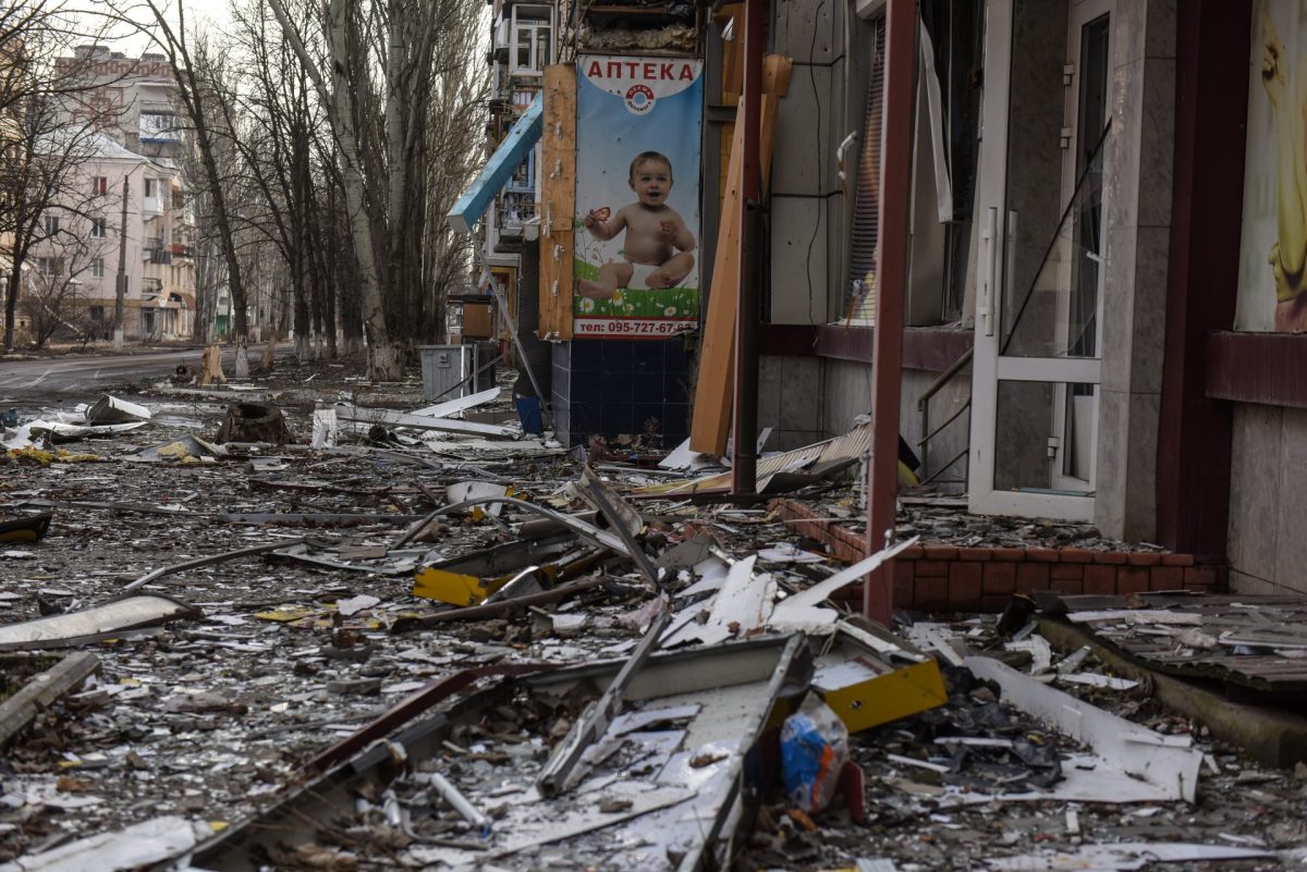 Una calle destruida en la región de Donetsk, al este de Ucrania. El presidente del país, Volodomir Zelenski, afirma que no hay alternativa a los tanques