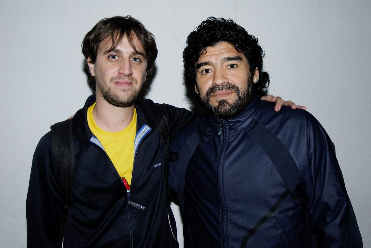 Fotografía cedida por el Proyecto Pelusa del exfutbolista argentino Diego Armando Maradona posando con Matías, el 5 de octubre de 2006