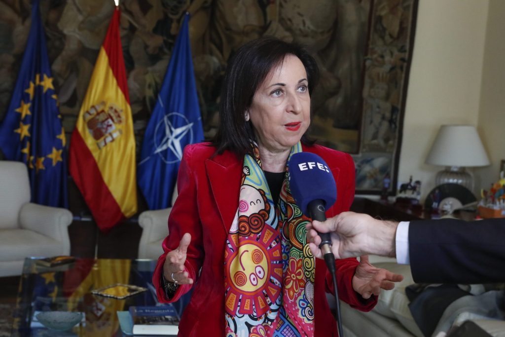 La ministra española de Defensa, Margarita Robles, ha habaldo este miércoles con EFE sobre el posibles envío de tanques Leopard 2 a Ucrania, 