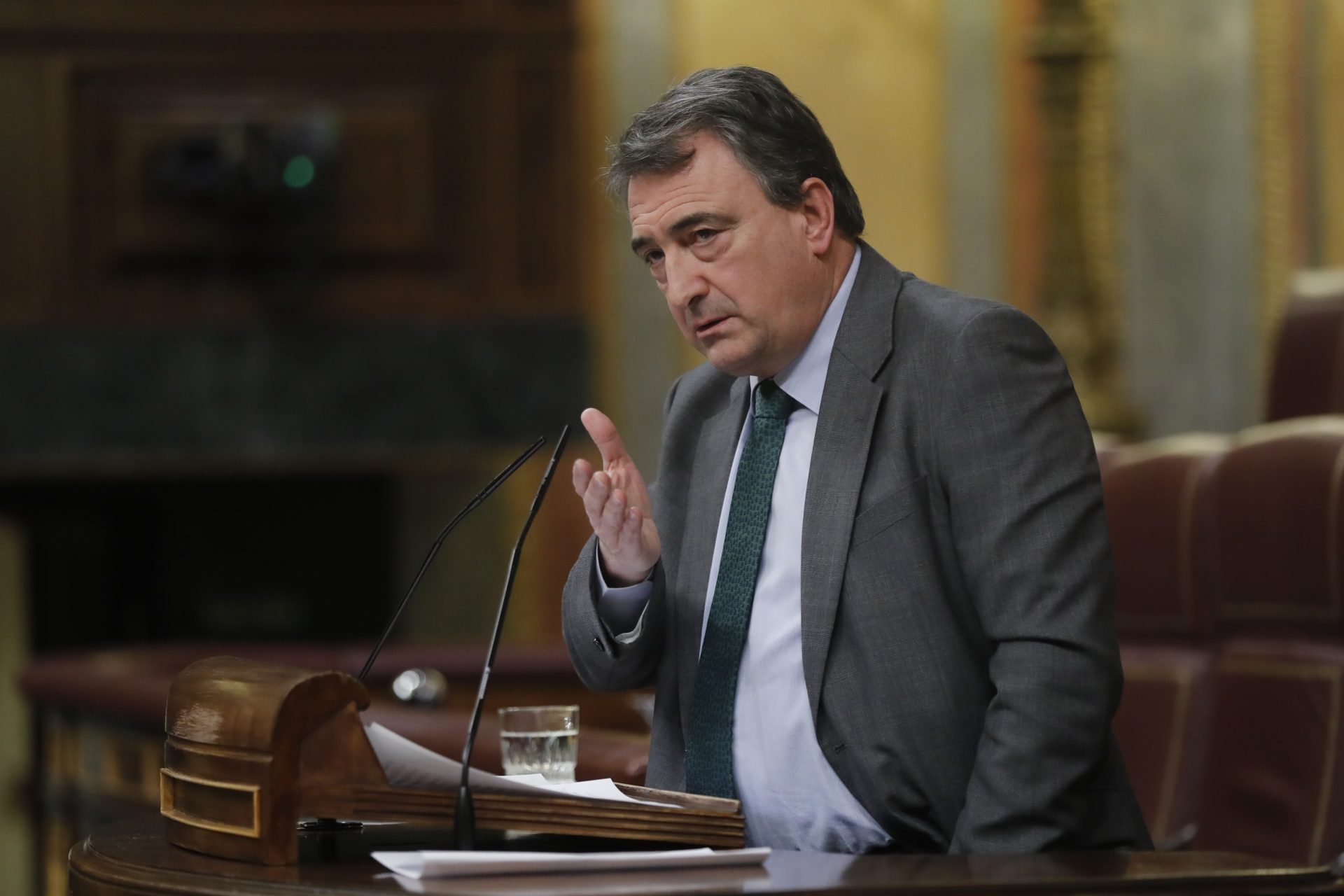 El portavoz parlamentario del PNV, Aitor Esteban, quien ha avisado al presidente del Gobierno, Pedro Sánchez, que este año electoral "le toca cuidar a sus socios parlamentarios".