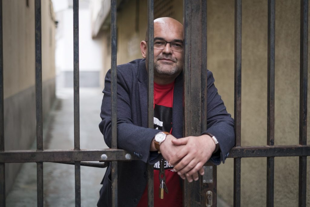 El escritor Alexis Ravelo muere de un infarto a los 50 años