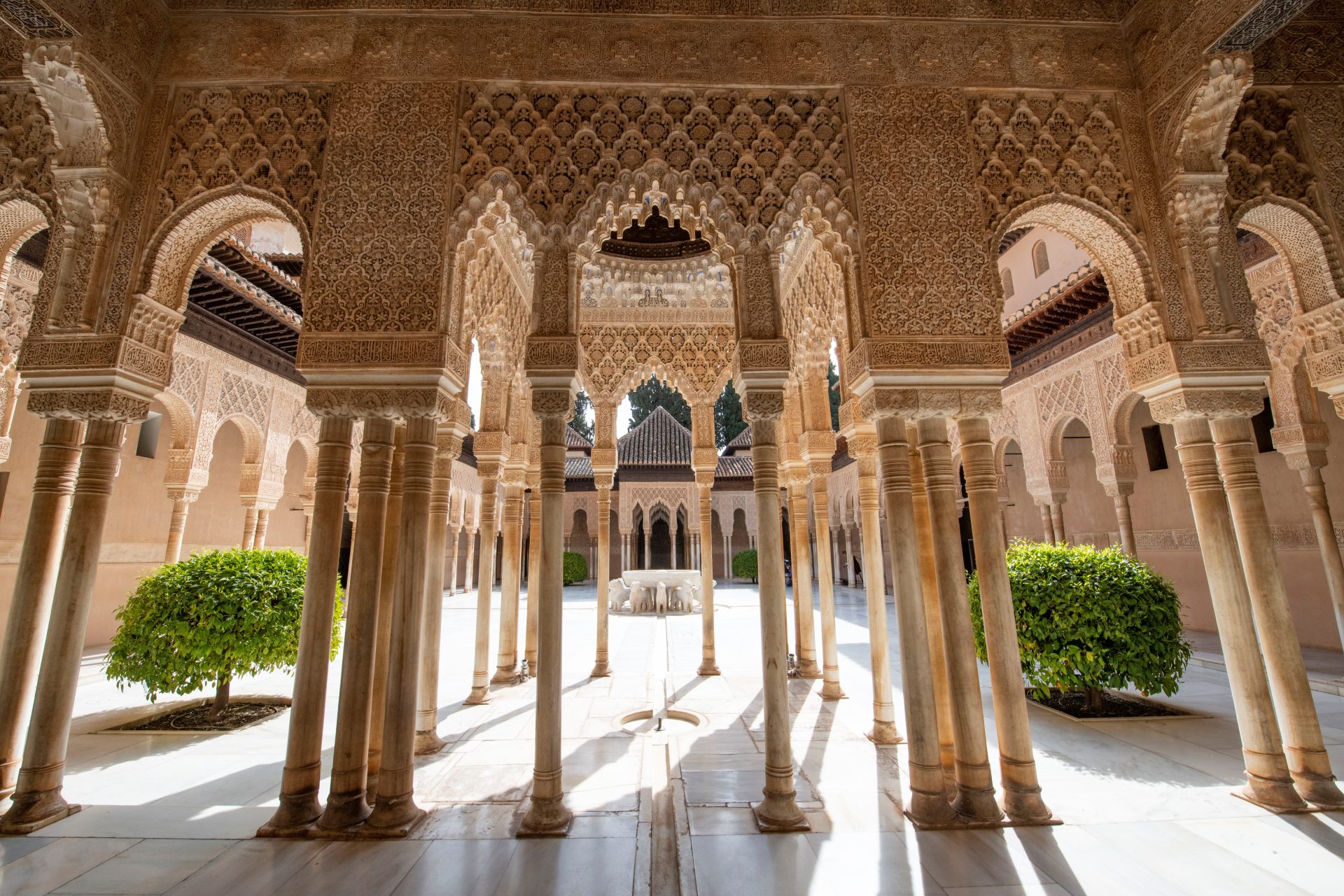 Vista de Patio de los Leones de la Alhambra, que ha recuperado cifras prepandemia de visitantes esta Navidad.