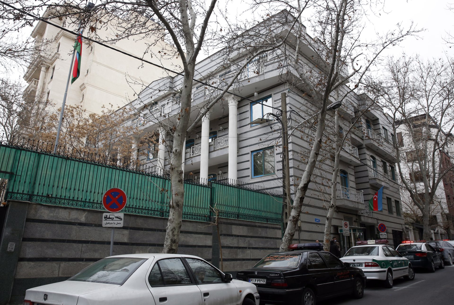 Azerbaiyán responsabiliza a Irán del atentado y anuncia que evacua la embajada