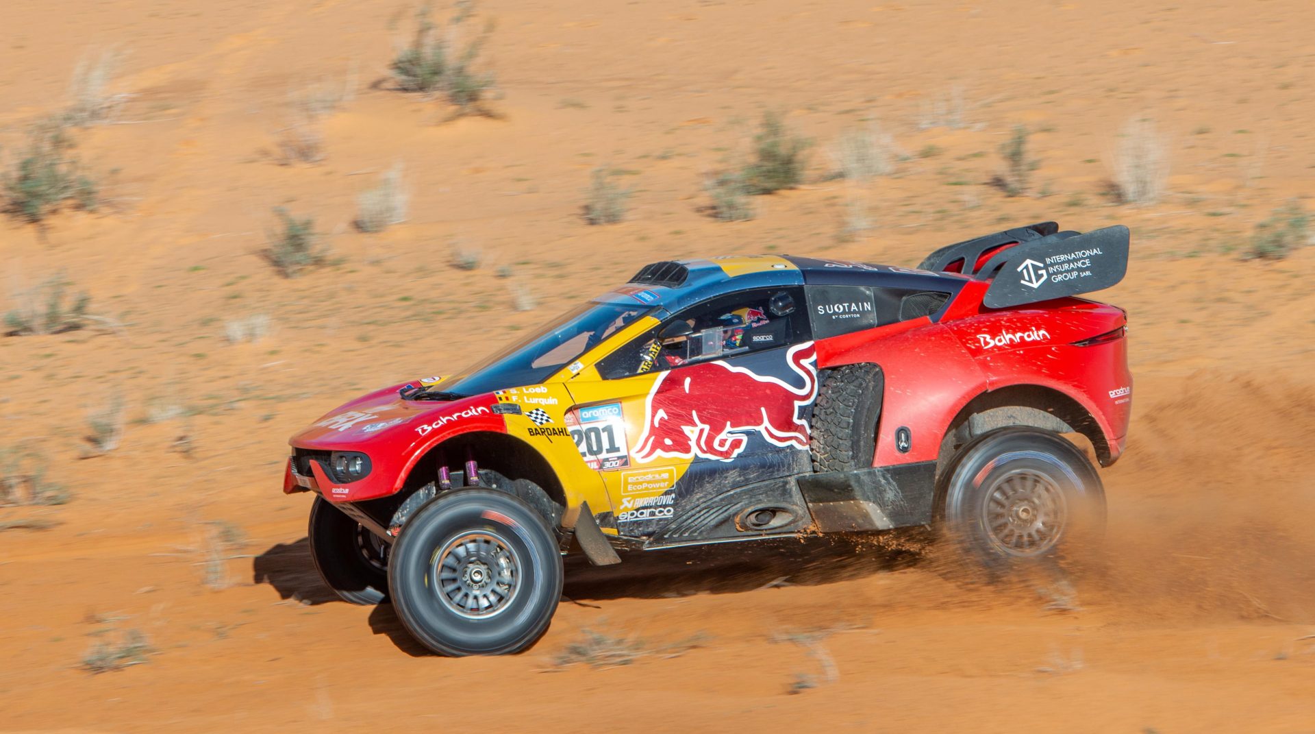 El piloto francés Sebastien Loeb y el copiloto belga Fabian Lurquin conducen su Prodrive Hunter para el equipo Bahrain Raid Xtreme durante la cuarta etapa del Rally Dakar 2023 de Ha'il a Ha'il, Arabia Saudita.