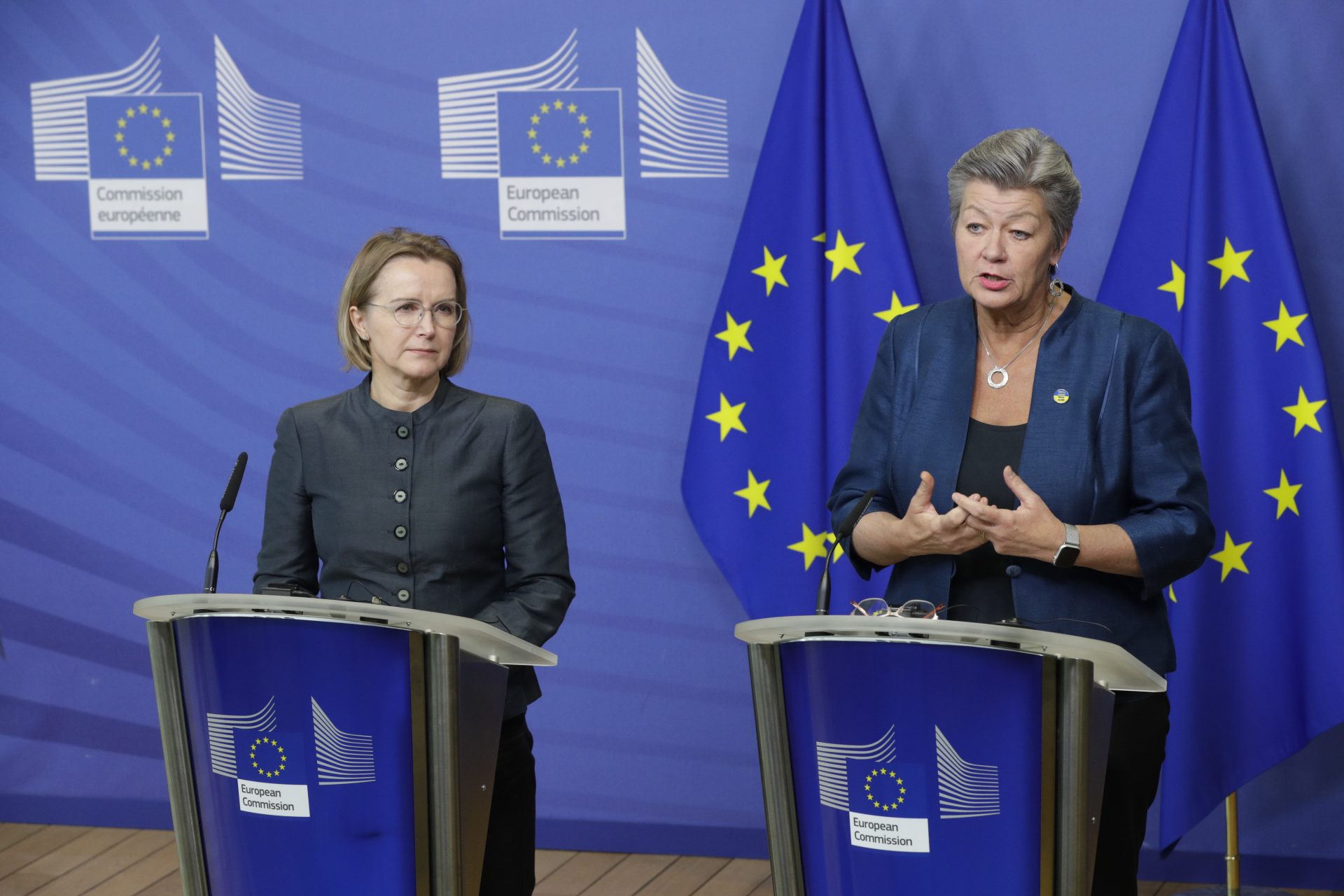 La UE presenta una nueva estrategia para aumentar las devoluciones de migrantes irregulares