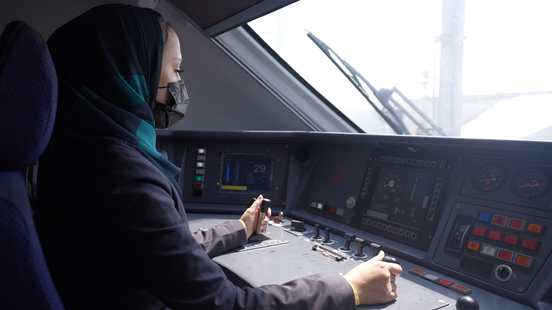 La filial saudí de Renfe incorpora a las primeras mujeres maquinistas del país