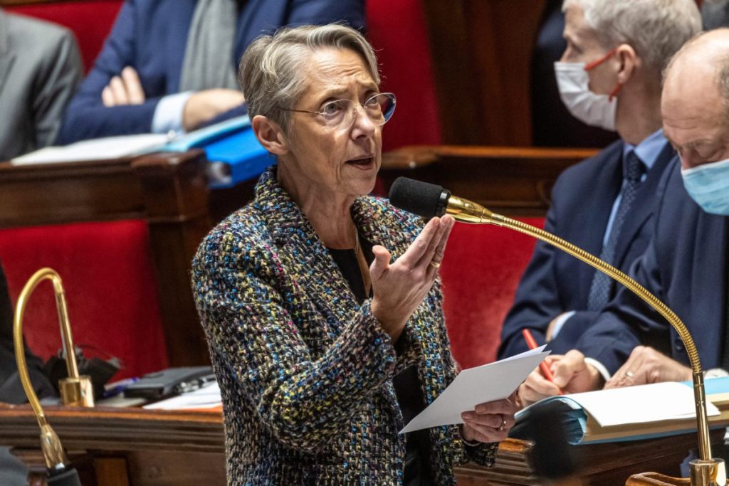 La primera ministra de Francia, Elisabeth Borne, durante una sesión para hablar de las pensiones