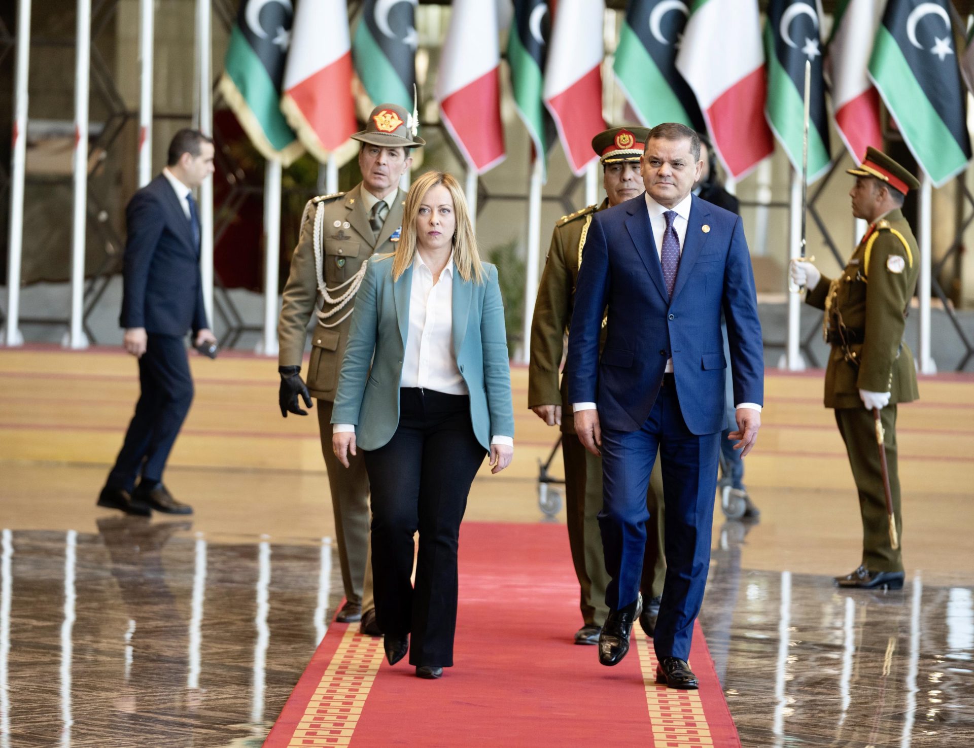 Italia y libia firman un acuerdo de exploración de petróleo y gas en el país magrebí