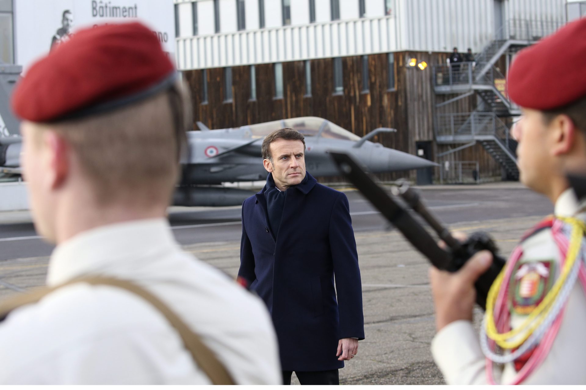 Macron aumentará en más de un tercio el presupuesto militar
