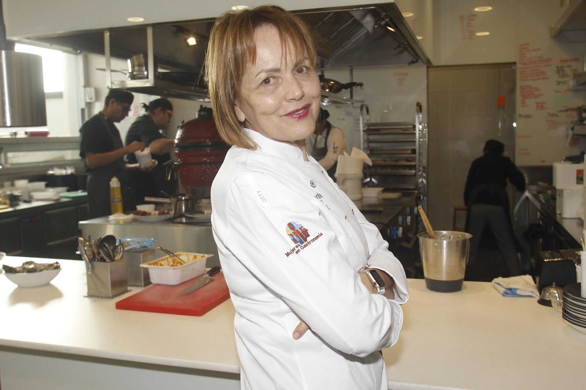 La chef María José San Román en los fogones de su restaurante El Monastrell.EFE/Morell