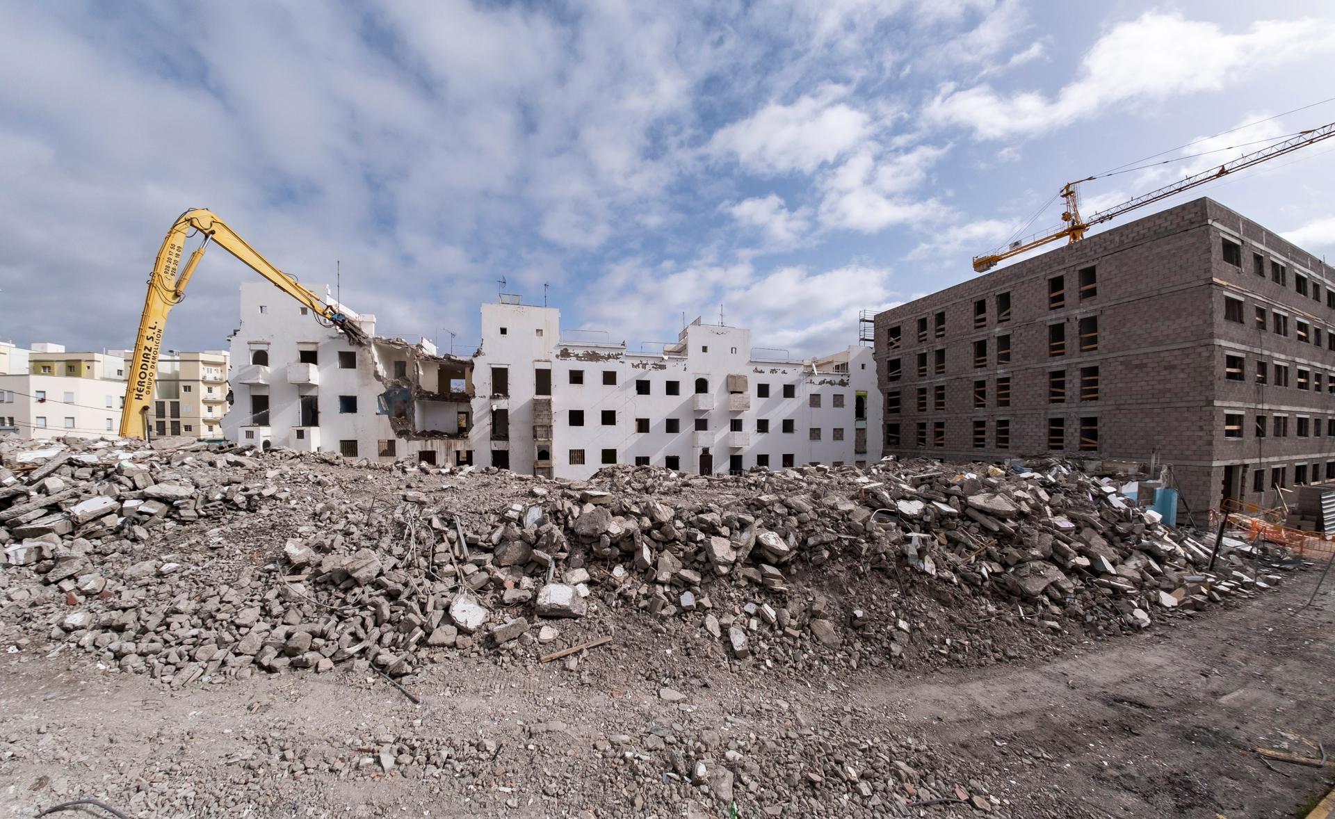 Imagen de archivo de la construcción de una promoción de viviendas sociales en Canarias. EFE/Ángel Medina G.