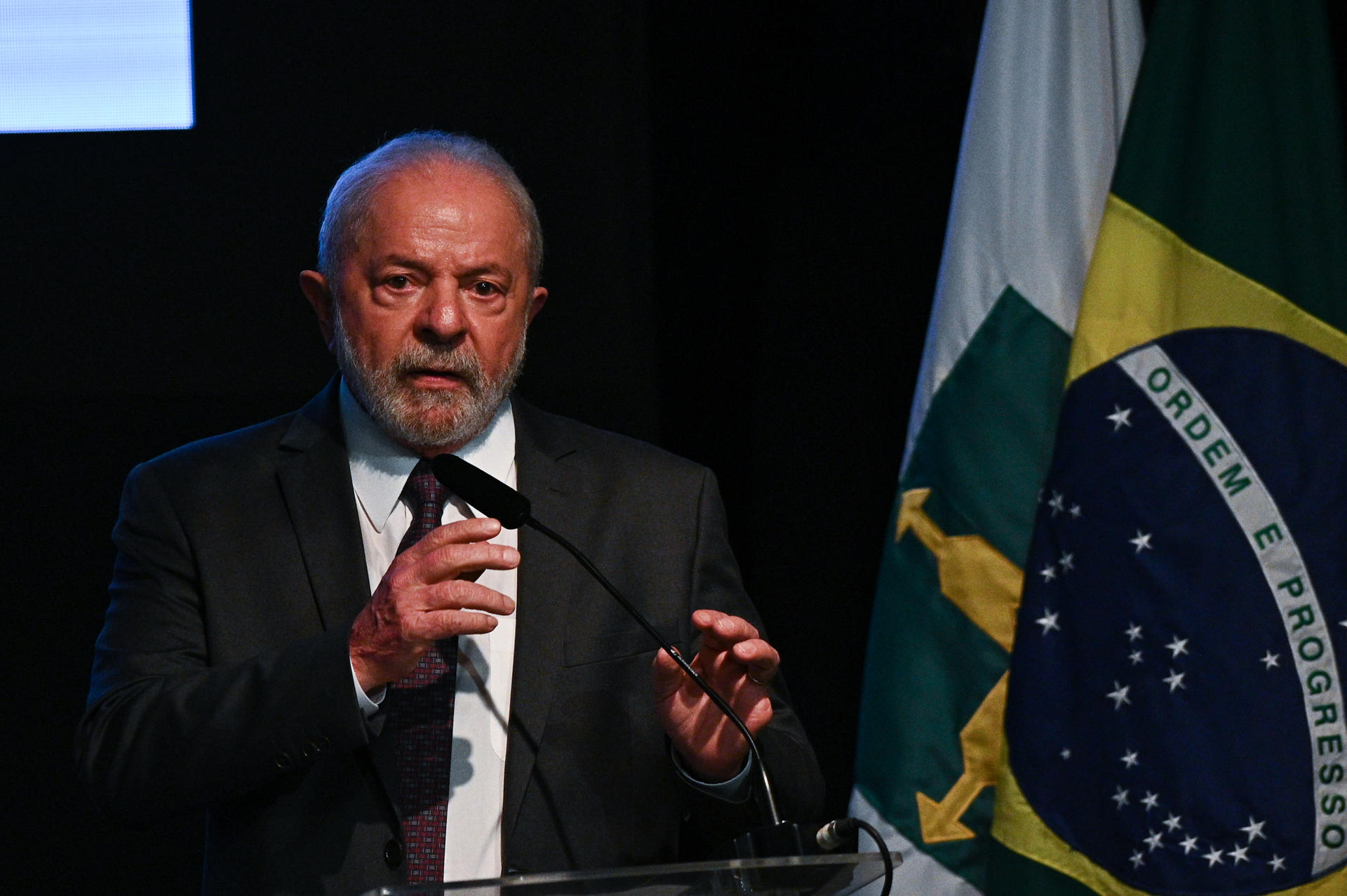 El presidente de Brasil, Luiz Inácio Lula da SIlva, participa en la toma de posesión del nuevo presidente del Banco do Brasil, Tarciana Medeiros, durante una ceremonia en Brasilia este 16 de enero de 2023. EFE/ Andre Borges
